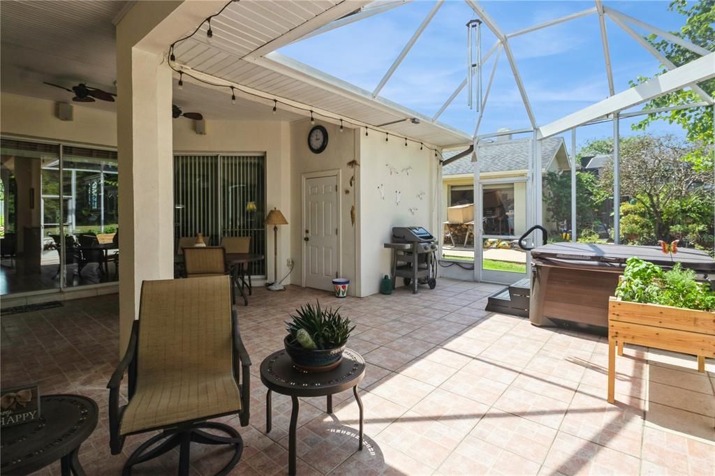 合同活跃: $499,900 (4 贝兹, 3 浴室, 2570 平方英尺)