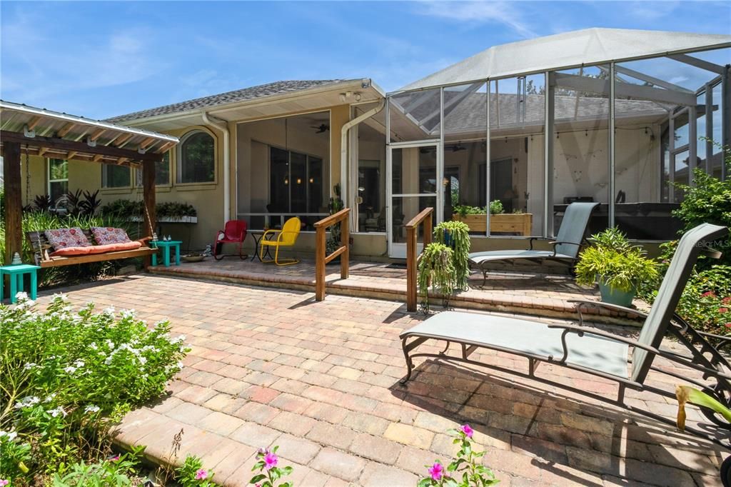 合同活跃: $499,900 (4 贝兹, 3 浴室, 2570 平方英尺)