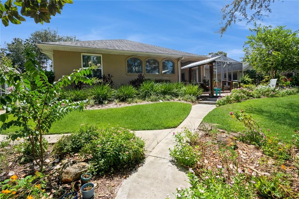 合同活跃: $499,900 (4 贝兹, 3 浴室, 2570 平方英尺)