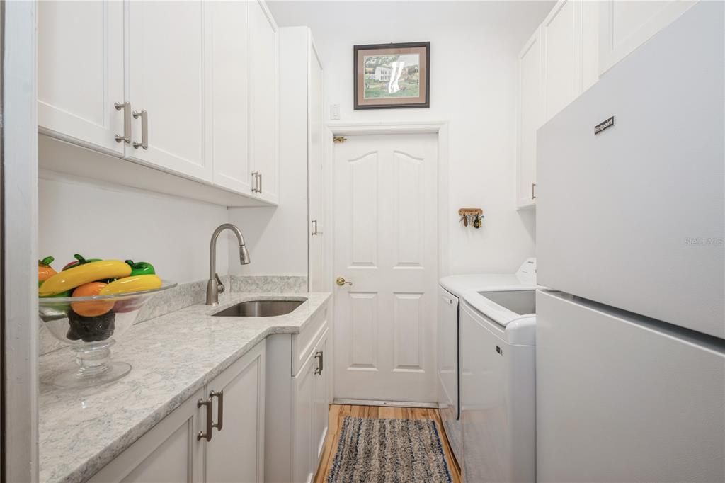 合同活跃: $499,900 (4 贝兹, 3 浴室, 2570 平方英尺)