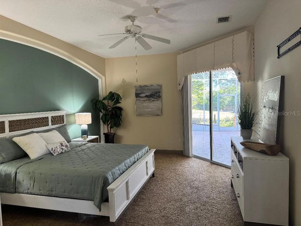 合同活跃: $499,900 (4 贝兹, 3 浴室, 2570 平方英尺)