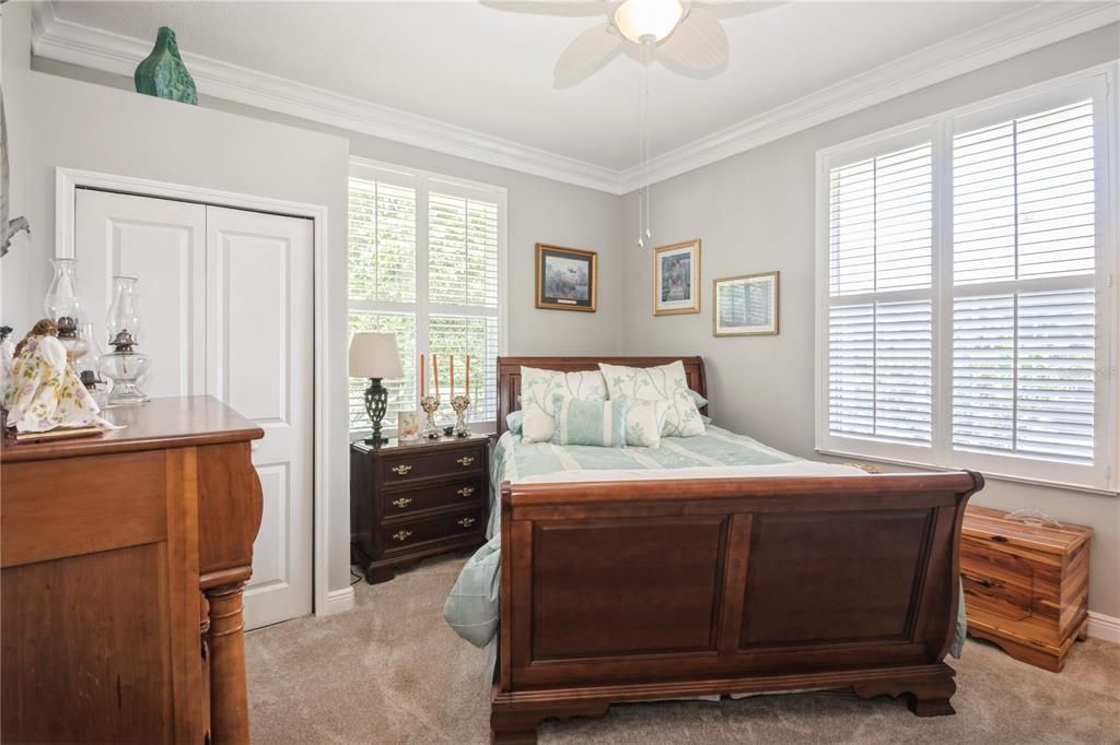 合同活跃: $499,900 (4 贝兹, 3 浴室, 2570 平方英尺)