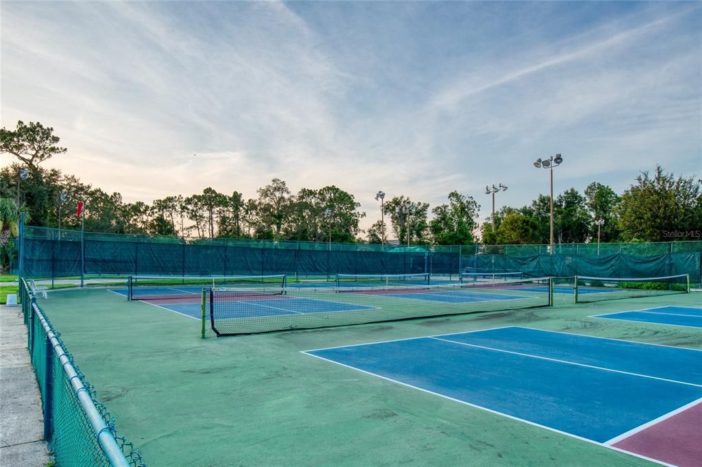 For Sale: $289,900 (2 beds, 2 baths, 1171 Square Feet)