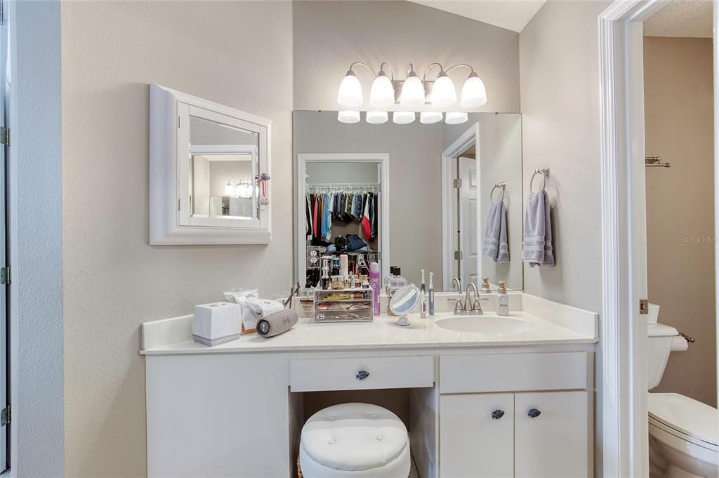 For Sale: $289,900 (2 beds, 2 baths, 1171 Square Feet)