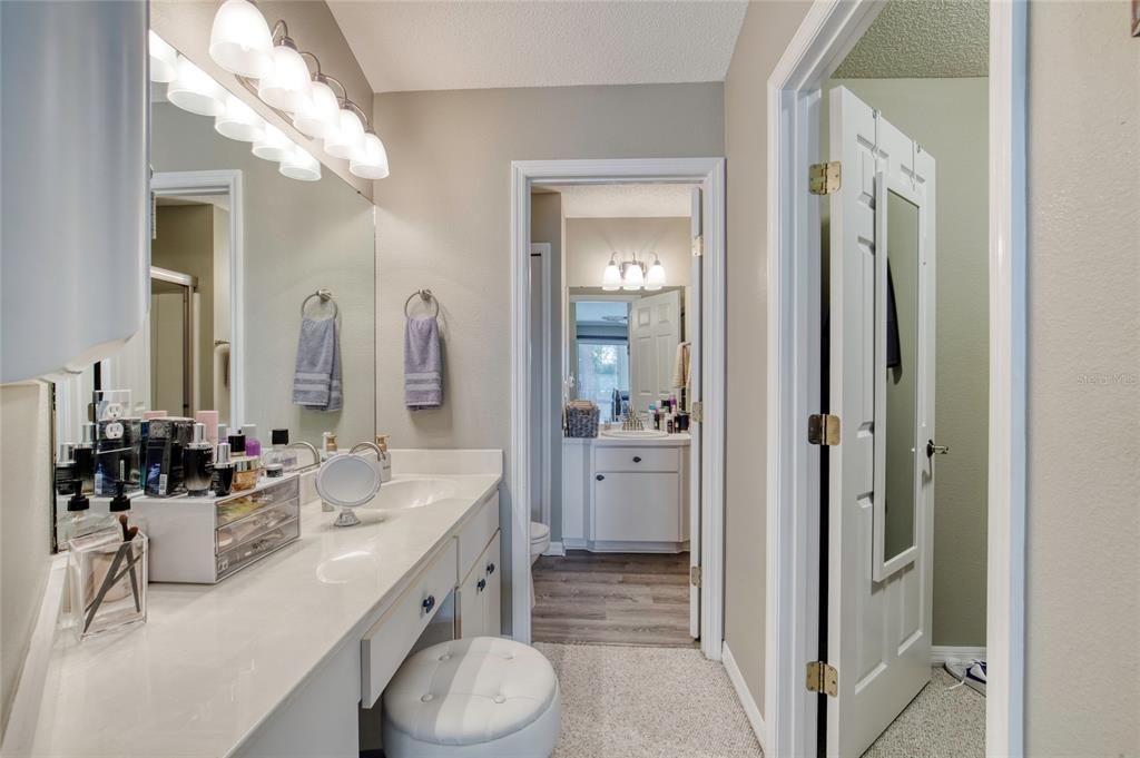 For Sale: $289,900 (2 beds, 2 baths, 1171 Square Feet)