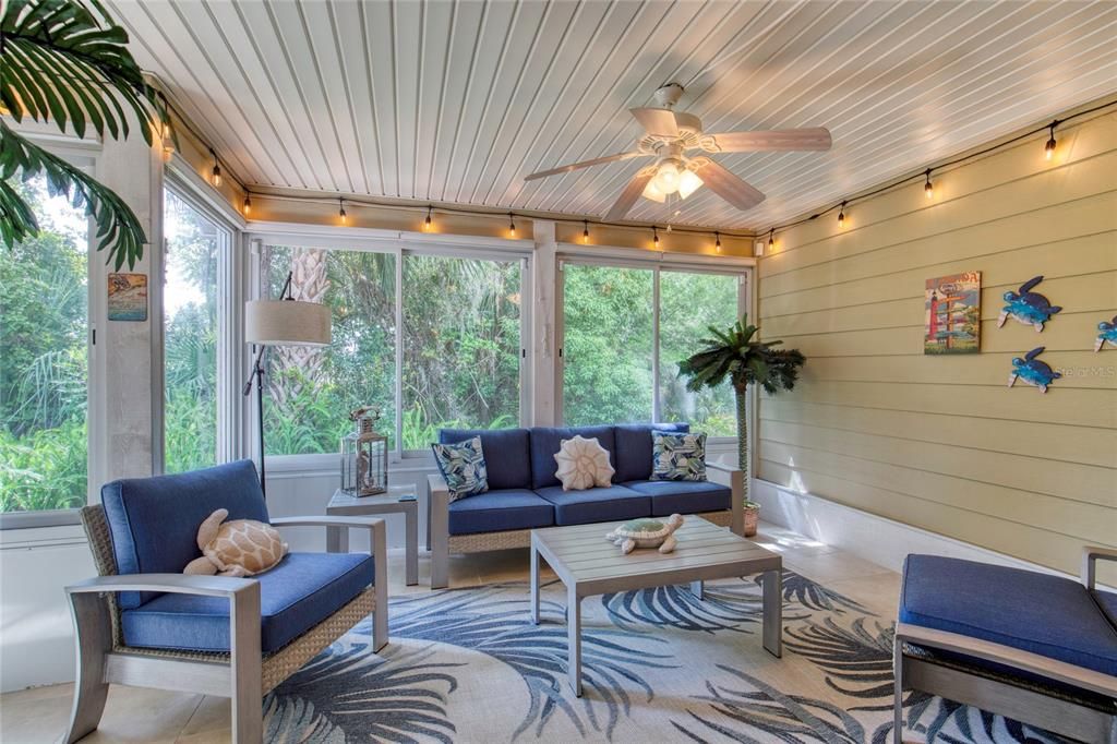 For Sale: $289,900 (2 beds, 2 baths, 1171 Square Feet)