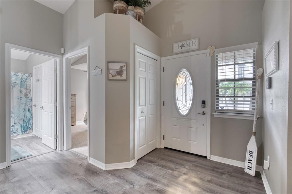 For Sale: $289,900 (2 beds, 2 baths, 1171 Square Feet)