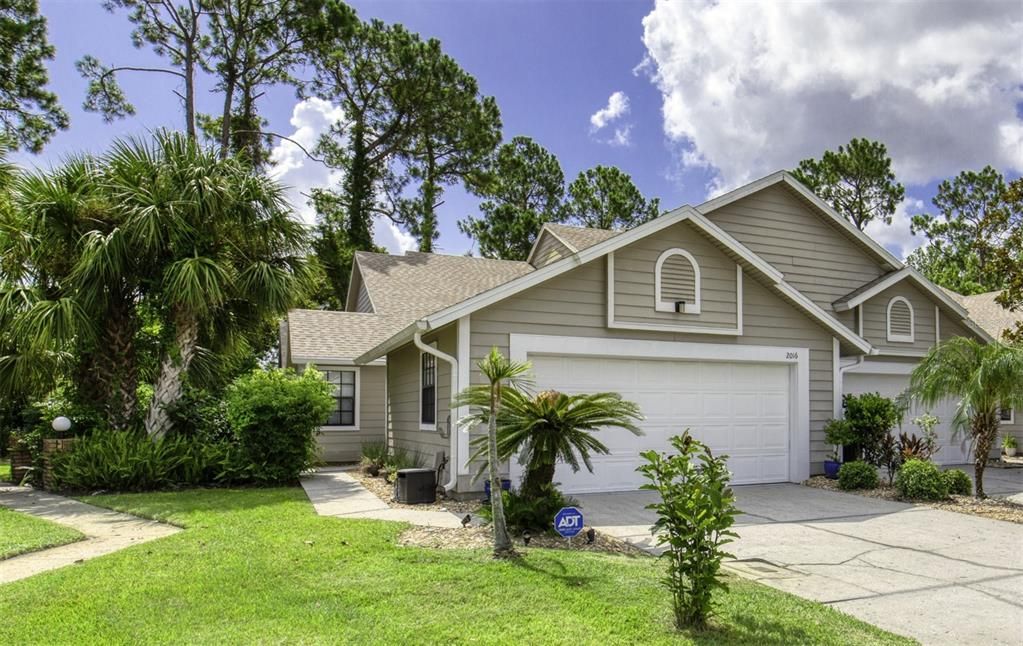 For Sale: $289,900 (2 beds, 2 baths, 1171 Square Feet)