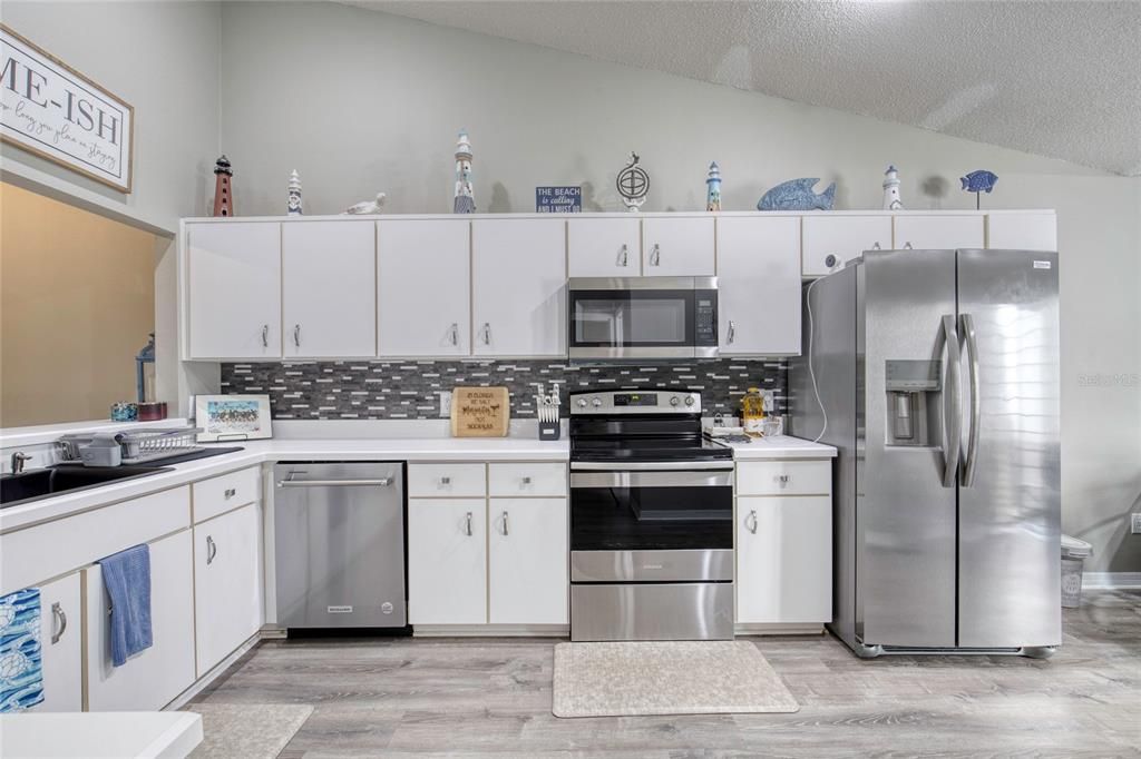 For Sale: $289,900 (2 beds, 2 baths, 1171 Square Feet)