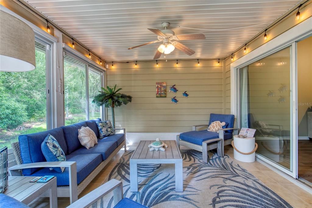 For Sale: $289,900 (2 beds, 2 baths, 1171 Square Feet)