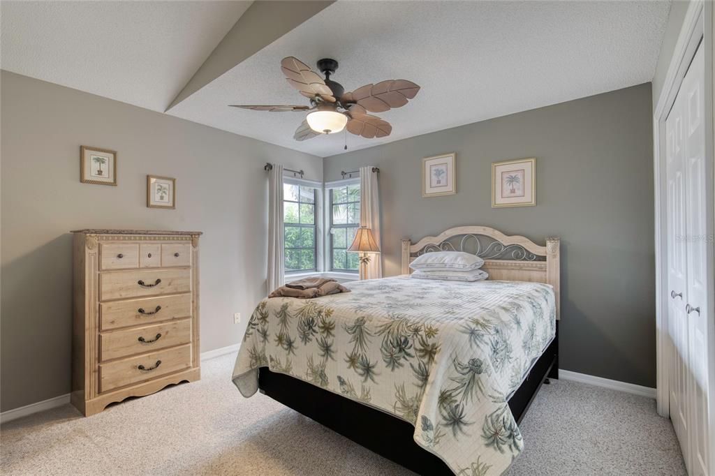 For Sale: $289,900 (2 beds, 2 baths, 1171 Square Feet)