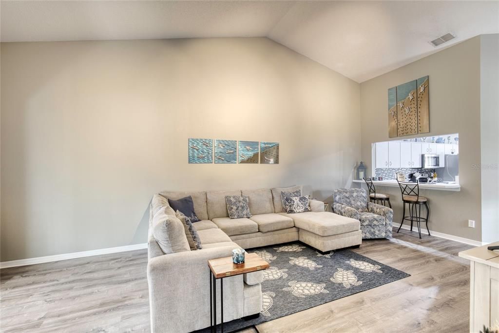 For Sale: $289,900 (2 beds, 2 baths, 1171 Square Feet)