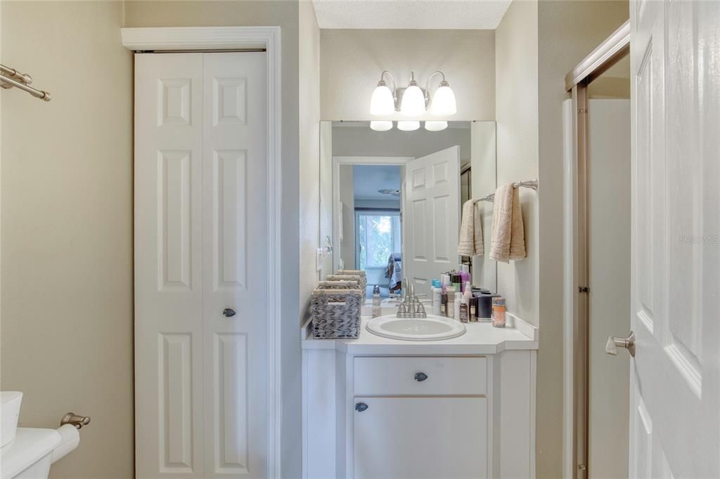 For Sale: $289,900 (2 beds, 2 baths, 1171 Square Feet)