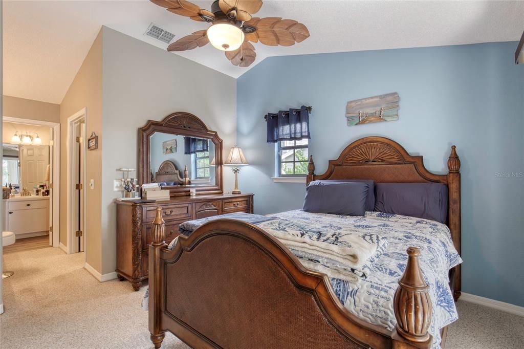 For Sale: $289,900 (2 beds, 2 baths, 1171 Square Feet)