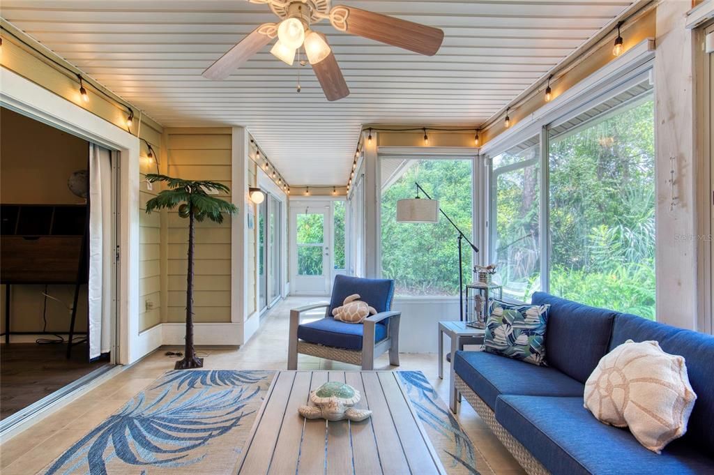 For Sale: $289,900 (2 beds, 2 baths, 1171 Square Feet)