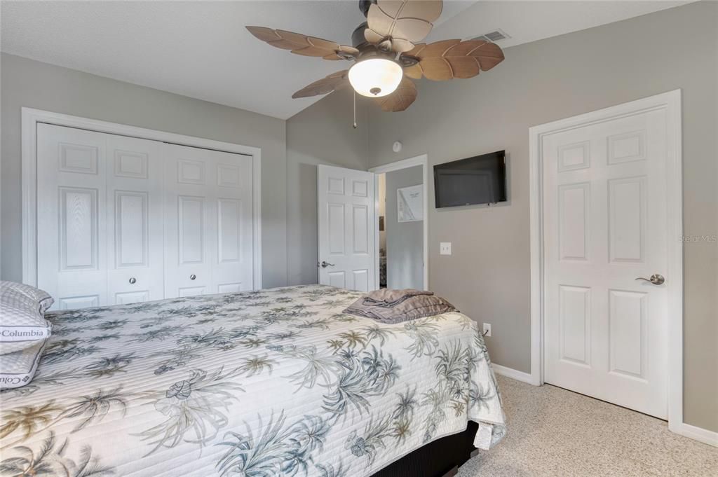 For Sale: $289,900 (2 beds, 2 baths, 1171 Square Feet)