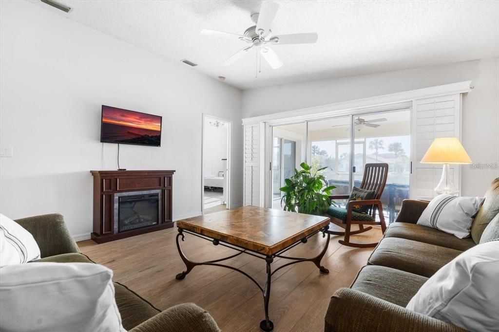 For Rent: $2,550 (3 beds, 2 baths, 1571 Square Feet)