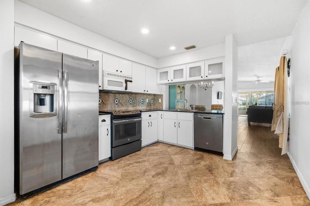 For Rent: $2,550 (3 beds, 2 baths, 1571 Square Feet)