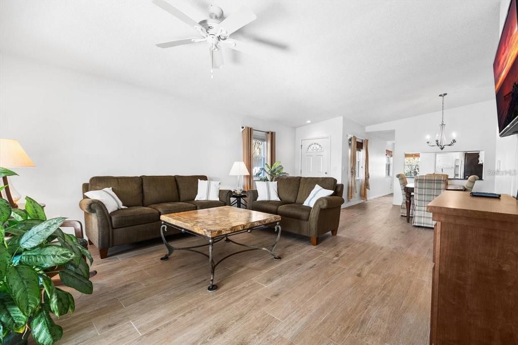 For Rent: $2,550 (3 beds, 2 baths, 1571 Square Feet)