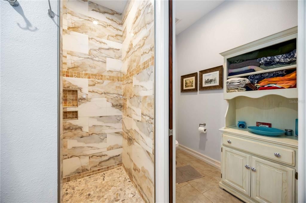 En Venta: $1,800,000 (4 camas, 4 baños, 4512 Pies cuadrados)