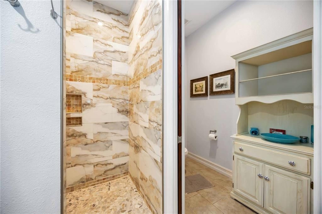 En Venta: $1,800,000 (4 camas, 4 baños, 4512 Pies cuadrados)