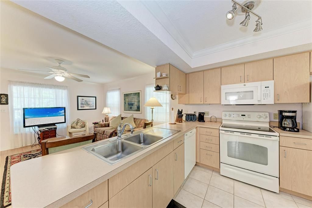 На продажу: $799,500 (4 спален, 2 ванн, 1622 Квадратных фут)