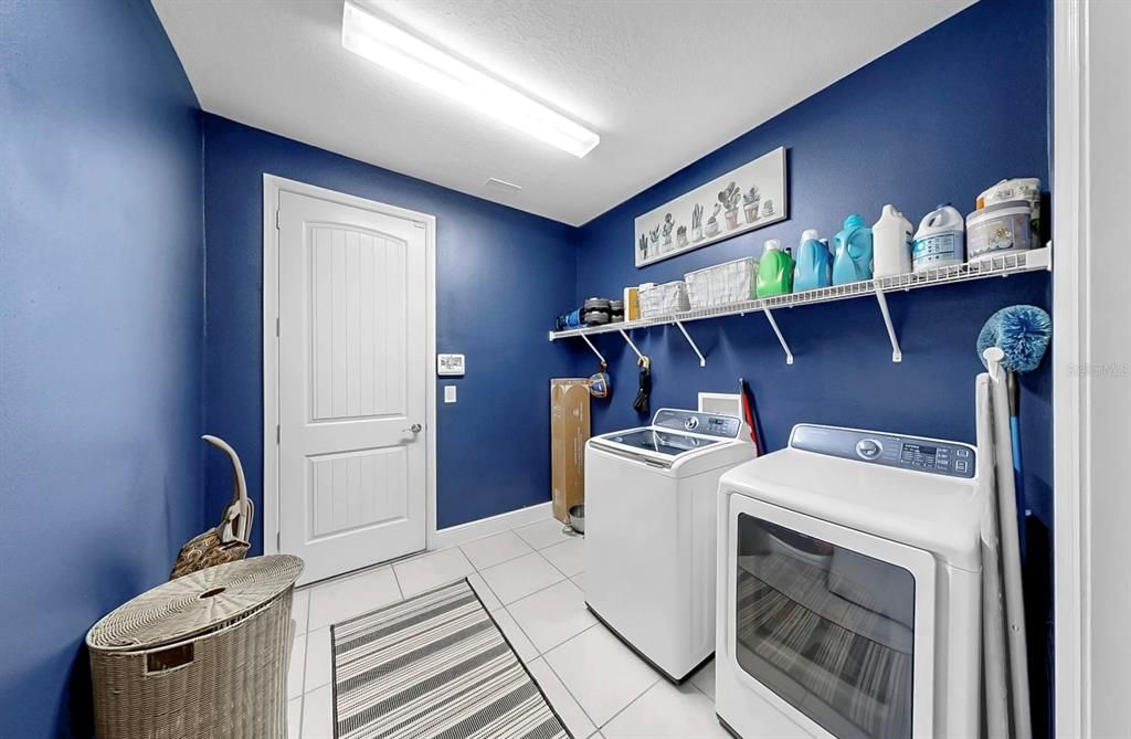 合同活跃: $799,000 (4 贝兹, 4 浴室, 3198 平方英尺)