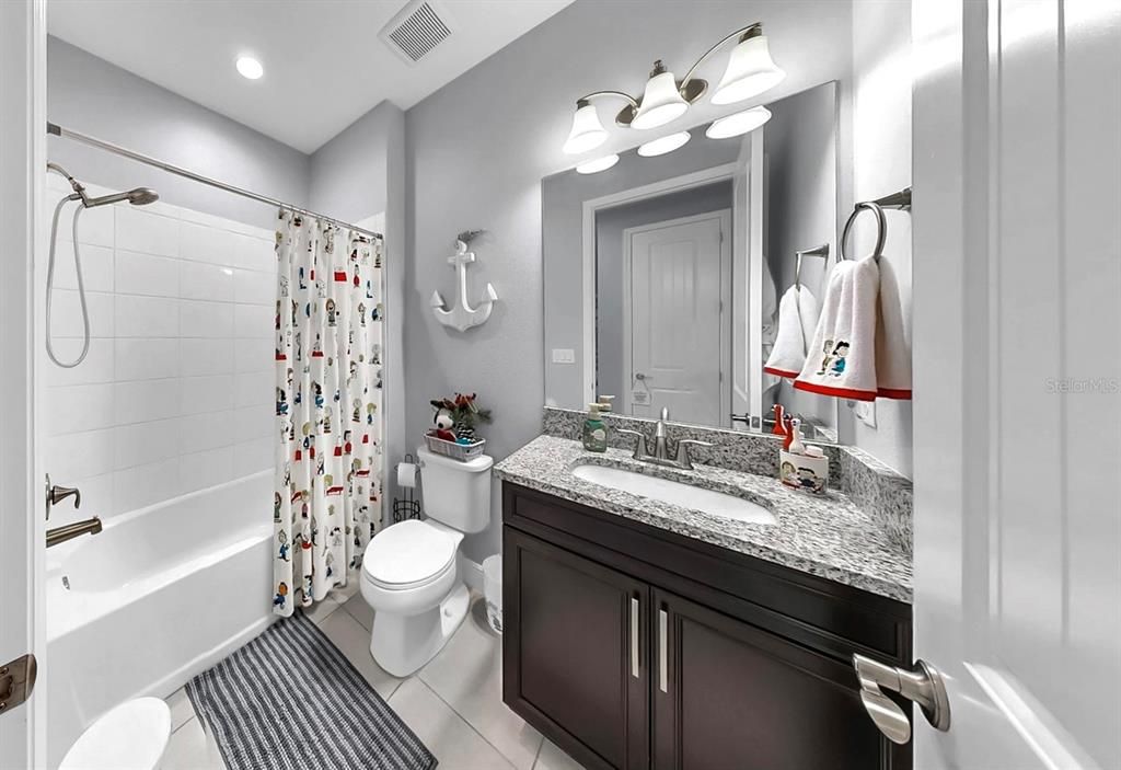 合同活跃: $799,000 (4 贝兹, 4 浴室, 3198 平方英尺)