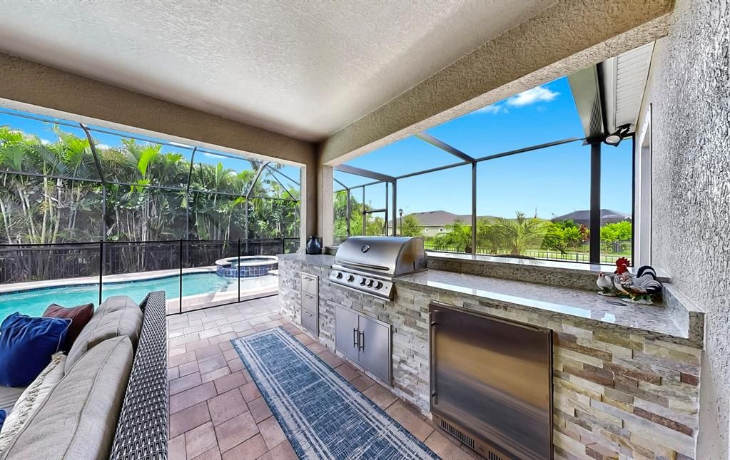 合同活跃: $799,000 (4 贝兹, 4 浴室, 3198 平方英尺)