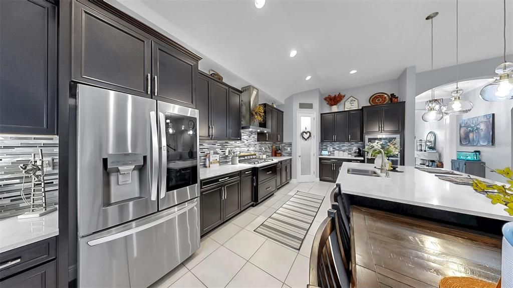 合同活跃: $799,000 (4 贝兹, 4 浴室, 3198 平方英尺)