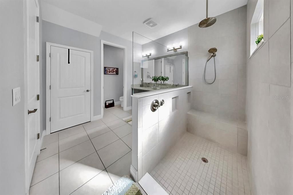 合同活跃: $799,000 (4 贝兹, 4 浴室, 3198 平方英尺)