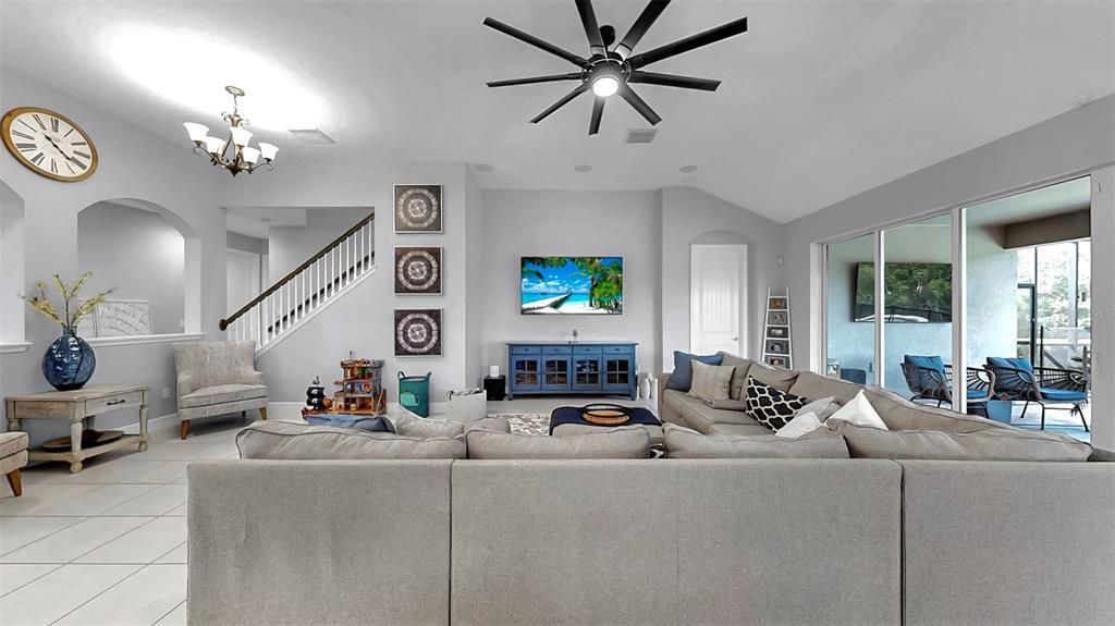 合同活跃: $799,000 (4 贝兹, 4 浴室, 3198 平方英尺)