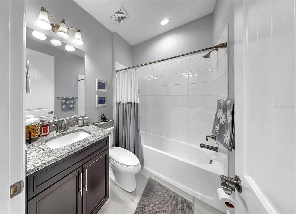 合同活跃: $799,000 (4 贝兹, 4 浴室, 3198 平方英尺)