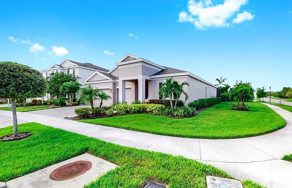 合同活跃: $799,000 (4 贝兹, 4 浴室, 3198 平方英尺)