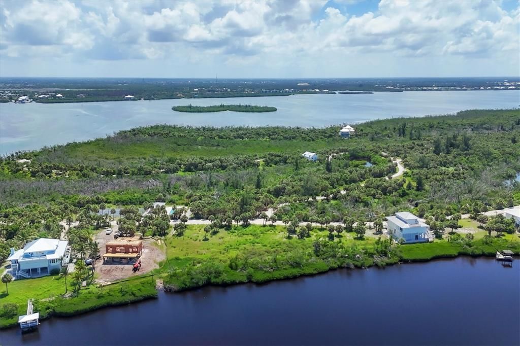 Activo con contrato: $299,999 (0.61 acres)