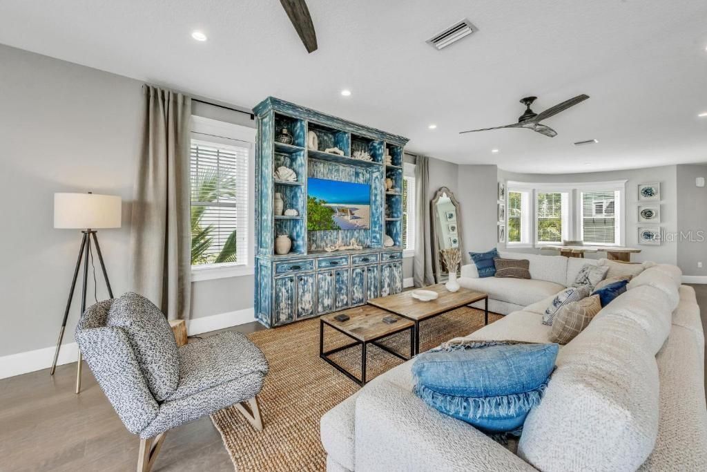 На продажу: $4,995,000 (5 спален, 5 ванн, 4088 Квадратных фут)