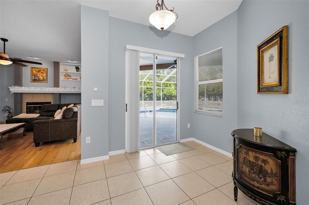 出租: $4,950 (4 贝兹, 3 浴室, 2642 平方英尺)