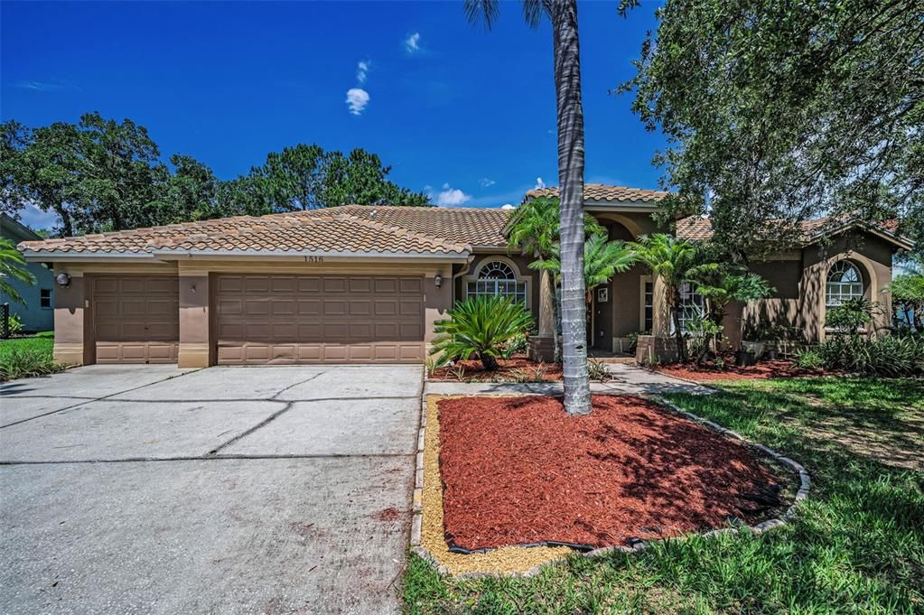 出租: $4,950 (4 贝兹, 3 浴室, 2642 平方英尺)