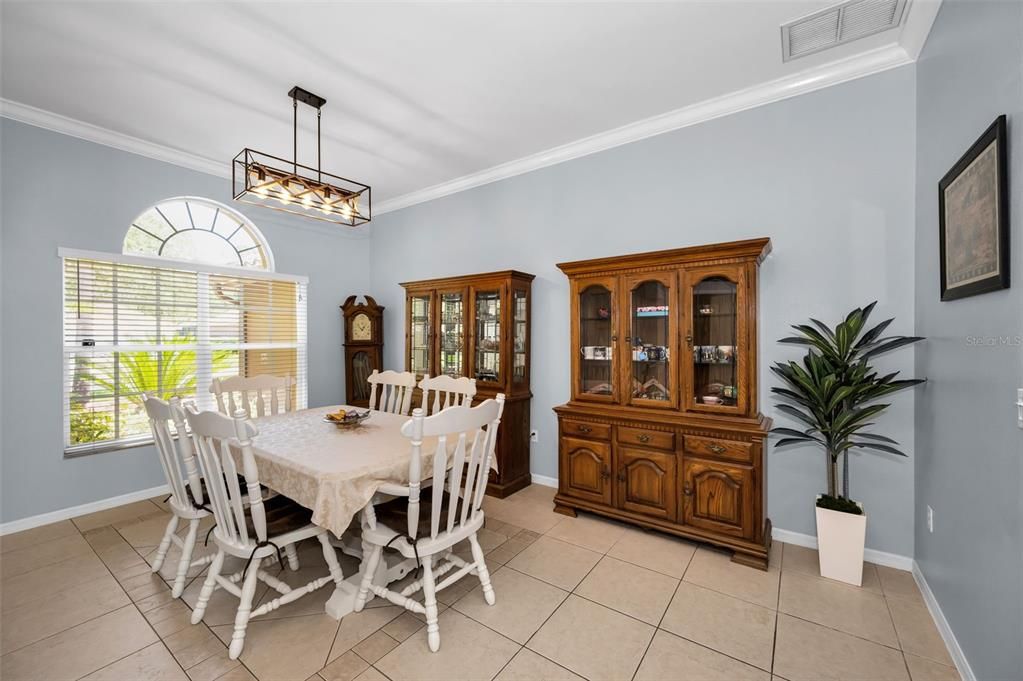 出租: $4,950 (4 贝兹, 3 浴室, 2642 平方英尺)