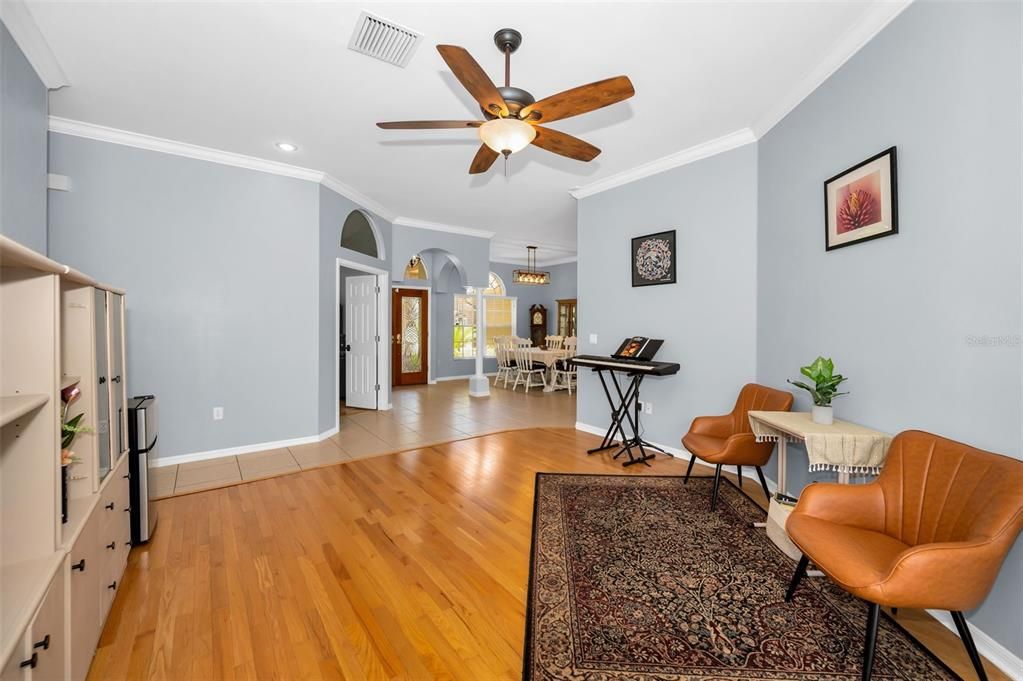 出租: $4,950 (4 贝兹, 3 浴室, 2642 平方英尺)