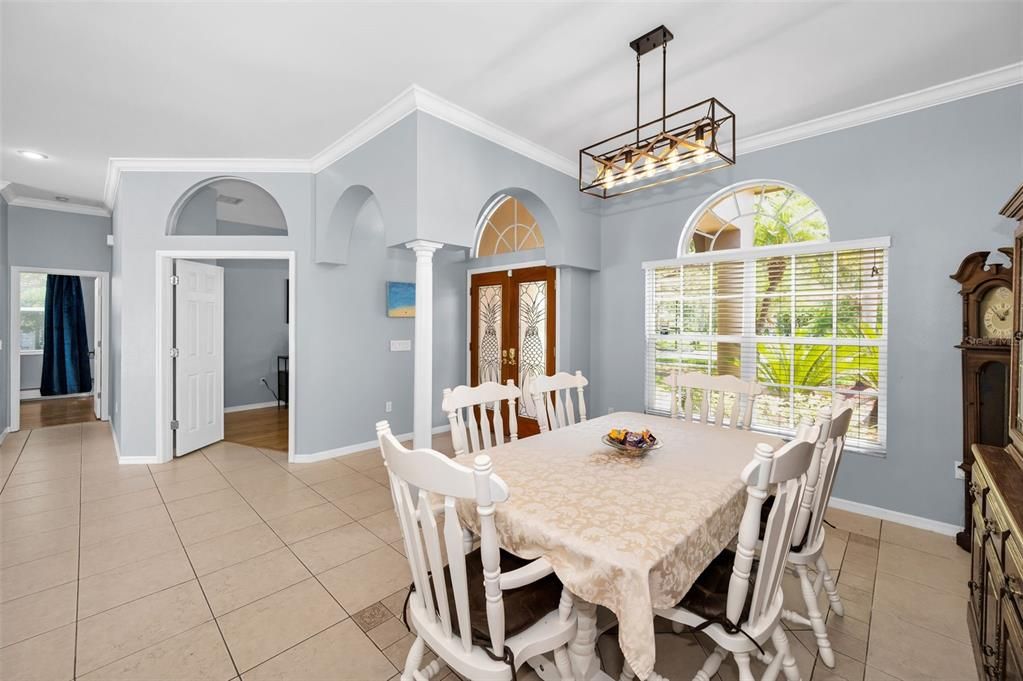 出租: $4,950 (4 贝兹, 3 浴室, 2642 平方英尺)