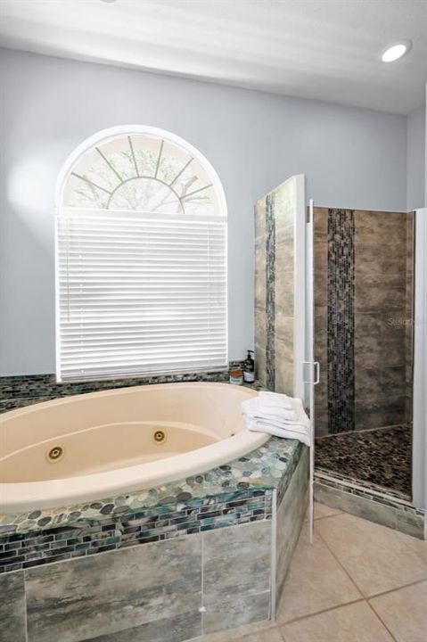 出租: $4,950 (4 贝兹, 3 浴室, 2642 平方英尺)