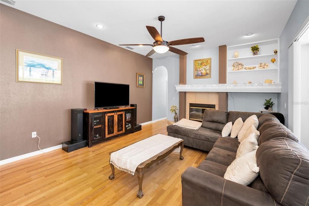 出租: $4,950 (4 贝兹, 3 浴室, 2642 平方英尺)