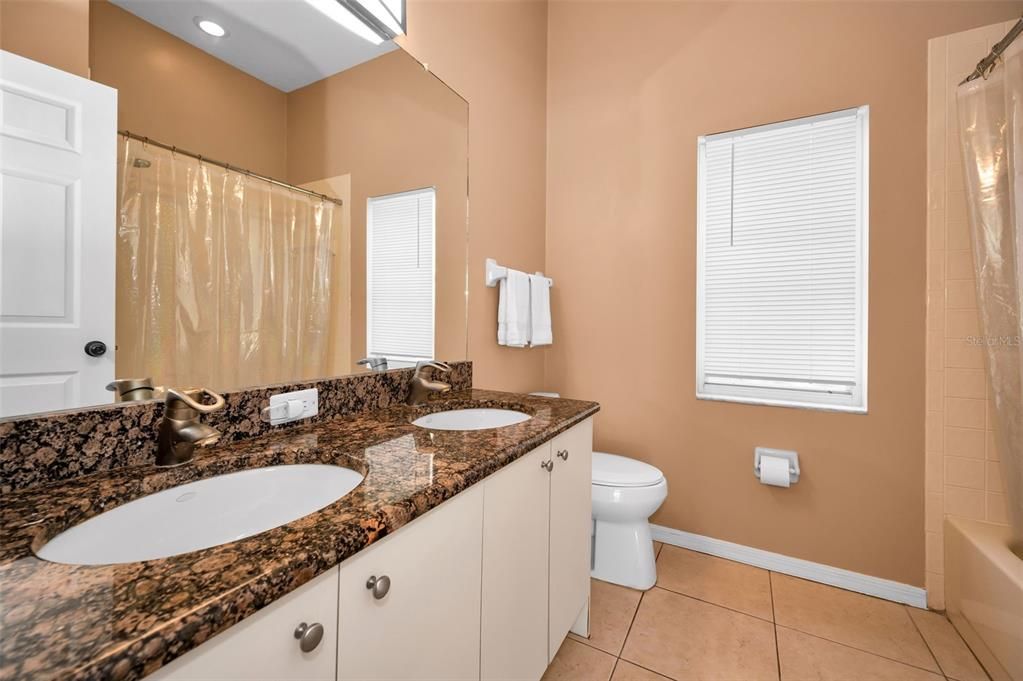 出租: $4,950 (4 贝兹, 3 浴室, 2642 平方英尺)