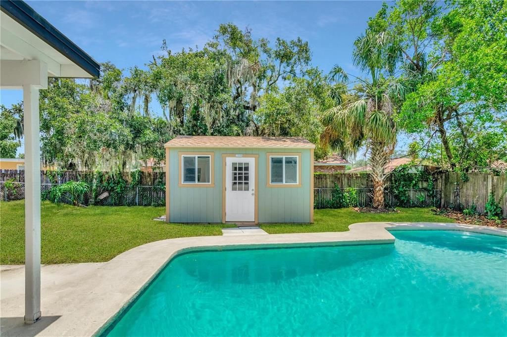 Под контрактом: $2,596 (3 спален, 2 ванн, 1600 Квадратных фут)