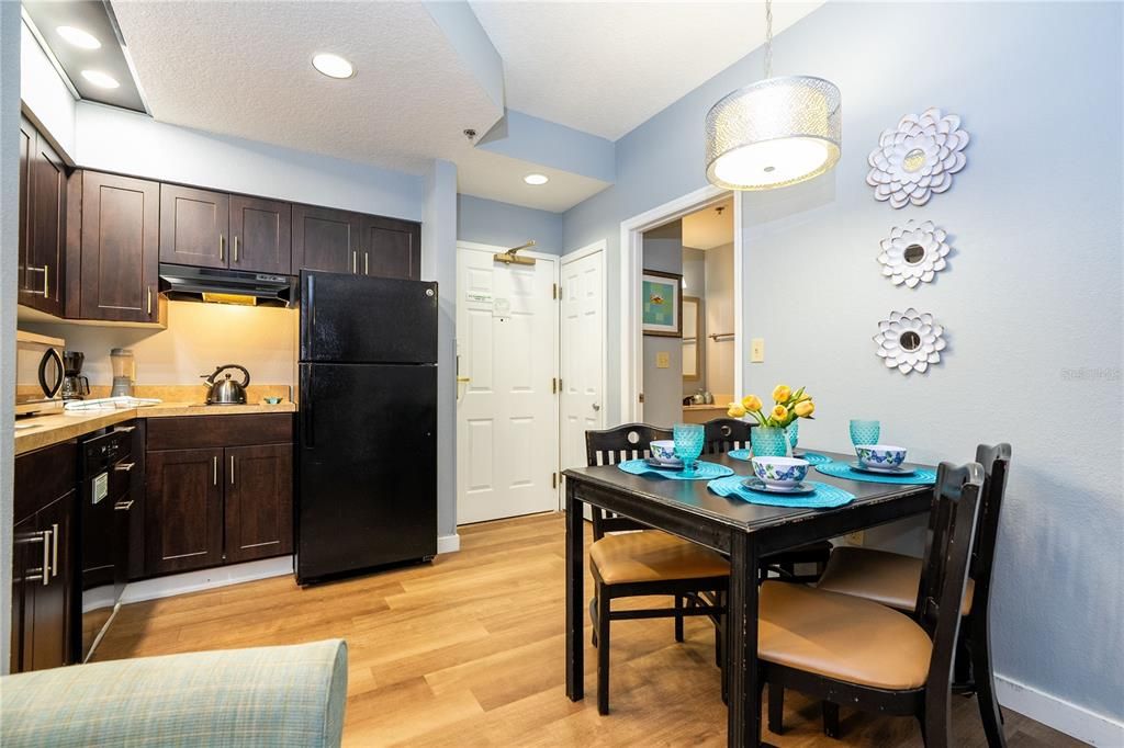 合同活跃: $139,000 (1 贝兹, 1 浴室, 466 平方英尺)