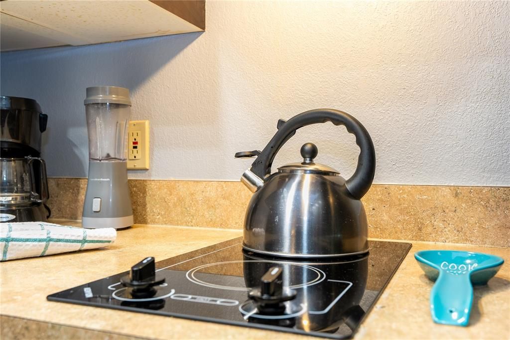 合同活跃: $139,000 (1 贝兹, 1 浴室, 466 平方英尺)