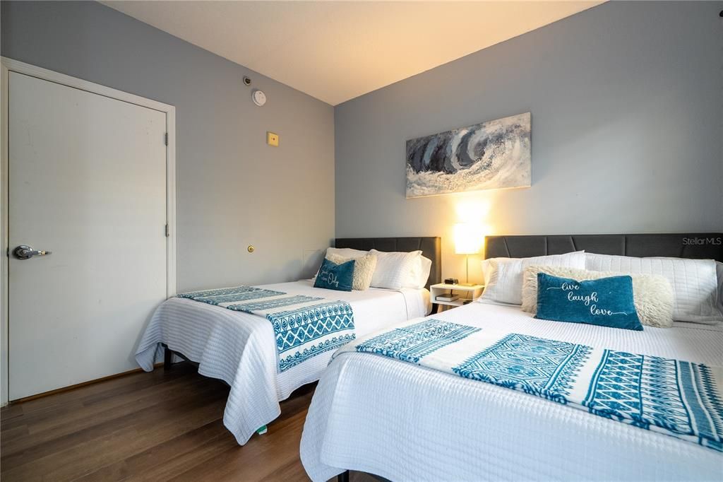 合同活跃: $139,000 (1 贝兹, 1 浴室, 466 平方英尺)