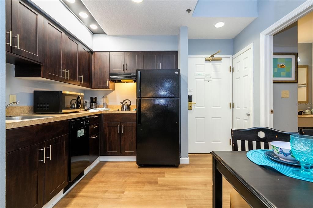 合同活跃: $139,000 (1 贝兹, 1 浴室, 466 平方英尺)