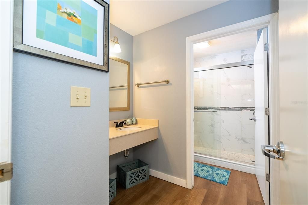 合同活跃: $139,000 (1 贝兹, 1 浴室, 466 平方英尺)